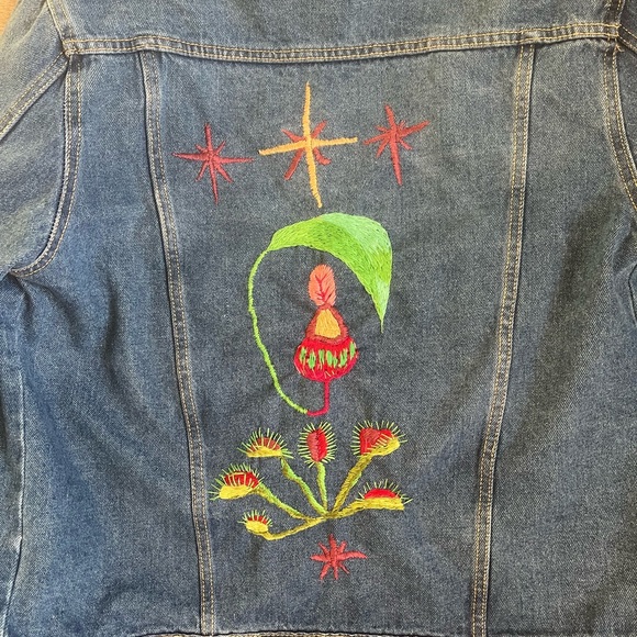 Upcycled Handembroidered Carnivorous Plant Jean Jacket - Picture 3 of 4